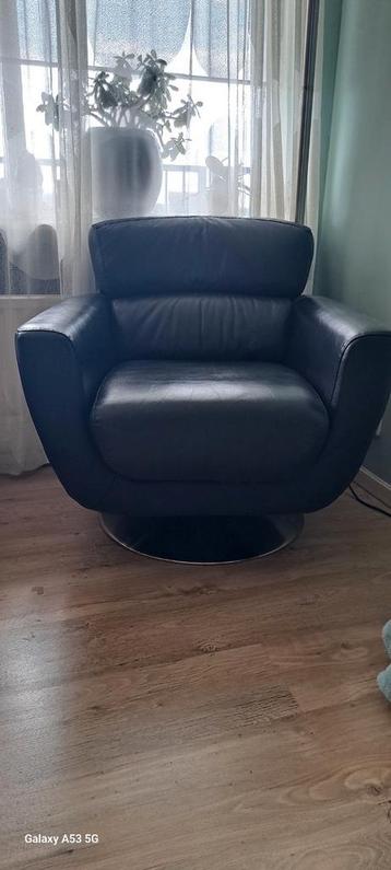 2 Vintage tv draaifautuils, leer. beschikbaar voor biedingen