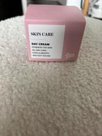 Day cream, Sieraden, Tassen en Uiterlijk, Uiterlijk | Gezichtsverzorging, Ophalen of Verzenden, Zo goed als nieuw, Verzorging