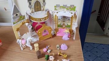 Kasteel met prins en prinses  beschikbaar voor biedingen