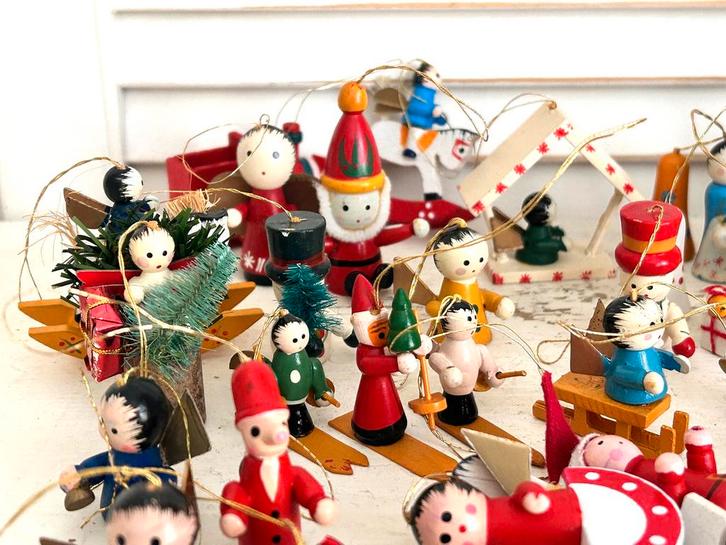 Vintage houten kersthangers figuren gekleurd 44 stuks, Diversen, Kerst, Ophalen