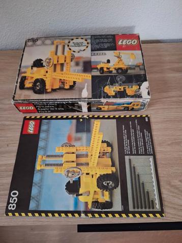 Lego techniek heftruck 850 met doos en bouwboek beschikbaar voor biedingen