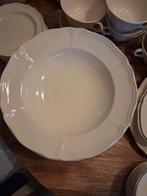 Wedgwood Queens Plain 8 Splinter Nieuwe GROTE PASTA BORDEN, Huis en Inrichting, Nieuw, Ophalen of Verzenden, Bord(en), Wedgwood