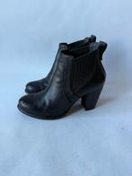 UGG Zwarte enkellaarsjes maat 38, Kleding | Dames, Schoenen, Ophalen of Verzenden, Gedragen, Zwart, Lage of Enkellaarzen