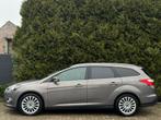 Ford Focus Wagon 1.0 EcoBoost Titanium Navigatie, Auto's, Gebruikt, Zwart, Bruin, Handgeschakeld