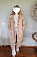 NIKKIE lange puffer maat 40 beige, Kleding | Dames, Jassen | Winter, Maat 38/40 (M), Beige, Ophalen of Verzenden, Nikkie