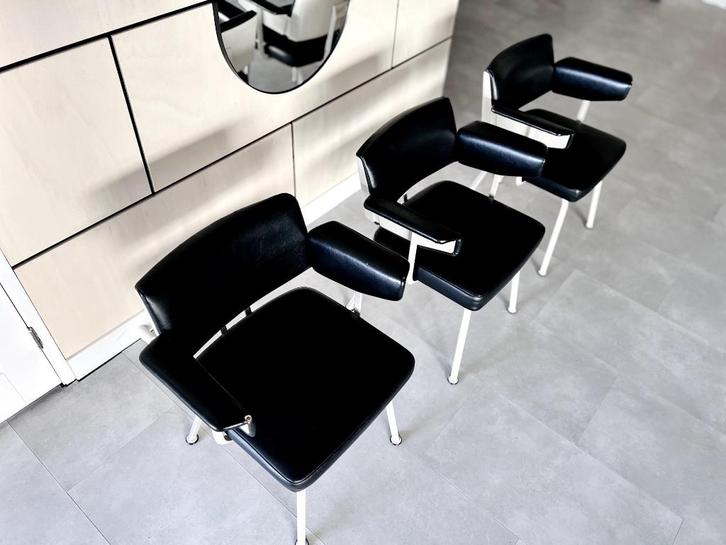3-4x Ahrend Friso Kramer Resort stoelen jaren '60 zwart leer, Huis en Inrichting, Stoelen, Gebruikt, Drie, Leer, Metaal, Zwart