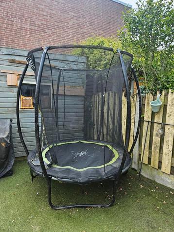 Exit trampoline 180 diameter met beschermhoes beschikbaar voor biedingen
