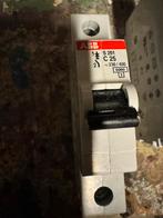 ABB S201 C25 ABB INST AUT 1P 25A (S201-C25) 5 stuks, Ophalen of Verzenden, Zo goed als nieuw