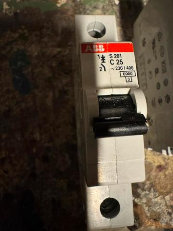 ABB S201 C25 ABB INST AUT 1P 25A (S201-C25) 5 stuks beschikbaar voor biedingen