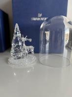 Swarovski kersttafereel onder stolp, Verzamelen, Swarovski, Ophalen of Verzenden, Zo goed als nieuw