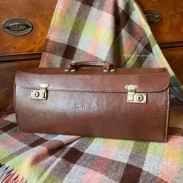 Engels antieke leren Masonic Regalia/Gladstone bag beschikbaar voor biedingen