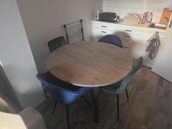 Ronde tafel met 4 stoelen in zeer goede staat.Moet weg!, Huis en Inrichting, Tafels | Eettafels, Gebruikt, 100 tot 150 cm, 100 tot 150 cm