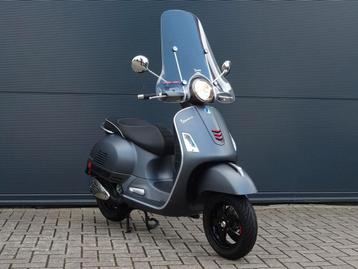 Vespa GTS 300ie Supersport 2017 300 ZGAN 5500km windscherm beschikbaar voor biedingen