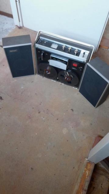 2 bandrecorders  met veel banden beschikbaar voor biedingen