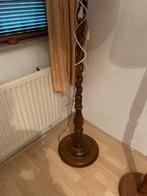 Houten vloerlamp met gedraaide stam, Huis en Inrichting, Lampen | Vloerlampen, Ophalen, Gebruikt, Hout, 150 tot 200 cm