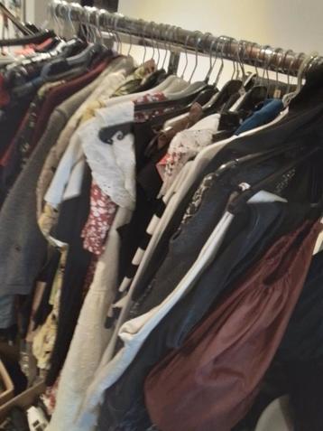 Ruim 100 stuks kleding 50 euro  beschikbaar voor biedingen