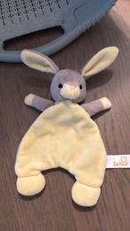 Zwitsal konijn knuffel geel grijs knuffeldoekje, Ophalen of Verzenden, Zo goed als nieuw, Konijn