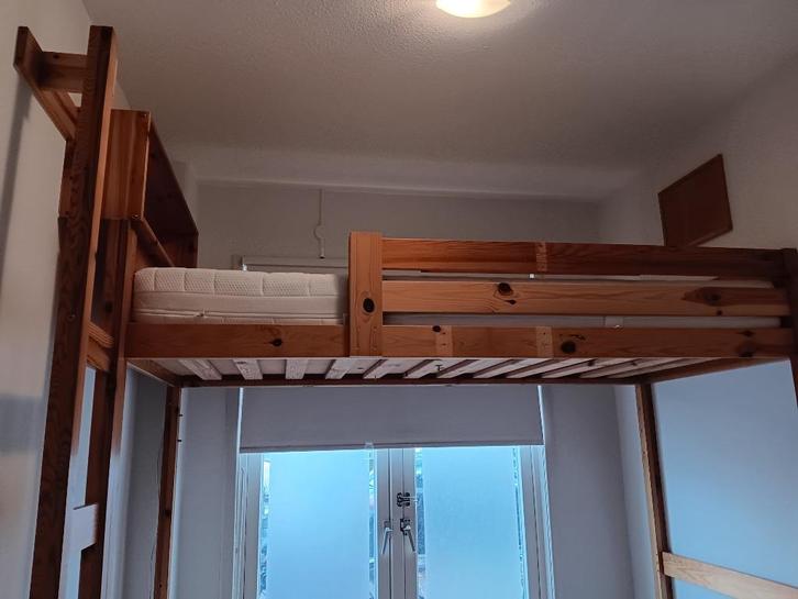 Gratis hoogslaper 90x200 degelijk hout, ikea. Incl matras, Huis en Inrichting, Slaapkamer | Stapelbedden en Hoogslapers, Gebruikt