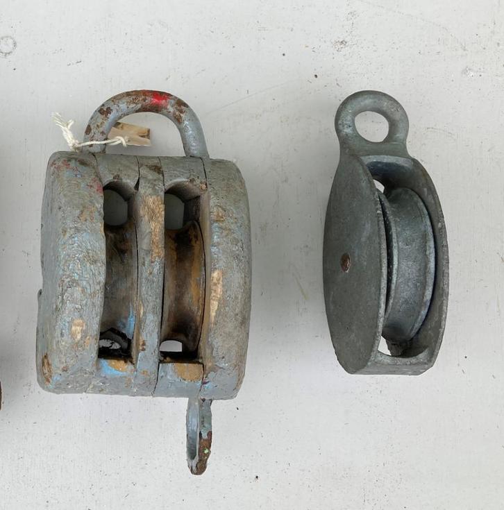2x Brocante oude katrol / 1x ijzer en 1x hout, Antiek en Kunst, Curiosa en Brocante, Ophalen of Verzenden