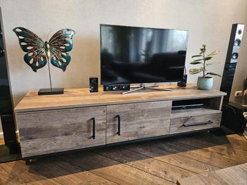 Tv-meubel industrieel 188 x 48 x 50cm beschikbaar voor biedingen