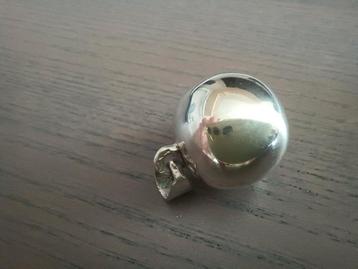 Zilveren Zwangerschapsbelletje met ketting beschikbaar voor biedingen