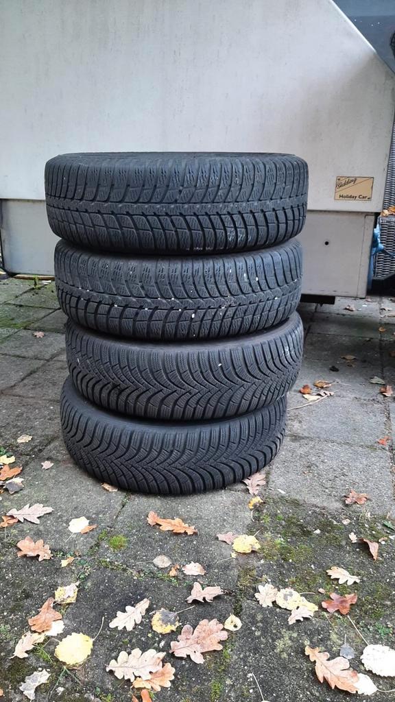 Winterbanden 185/65R15 op stalenvelgen, Auto-onderdelen, Banden en Velgen, Banden en Velgen, Winterbanden, 15 inch, 185 mm, Personenwagen