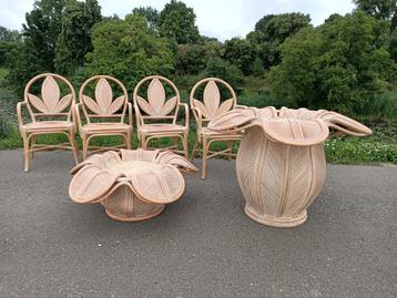 Exclusieve set | jaren 70 | eettafel, stoelen, salontafel beschikbaar voor biedingen