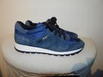 Prada sportieve sneakers blauw hardware merk zijkant IGST37