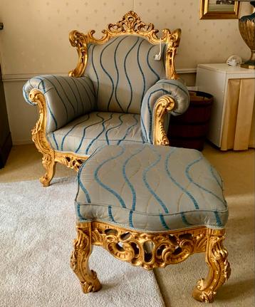 Barok fauteuil met hocker beschikbaar voor biedingen