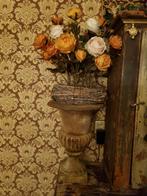 2 Zware Gietijzeren Vazen met Zijden Bloemen, Antiek en Kunst, Ophalen