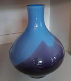 Blauw gevlamde bolvaas, Huis en Inrichting, Woonaccessoires | Vazen, Blauw, Ophalen of Verzenden, Minder dan 50 cm, Glas