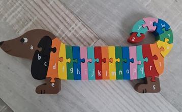 Houten puzzel met letters  beschikbaar voor biedingen