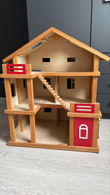 Poppenhuis beschikbaar voor biedingen