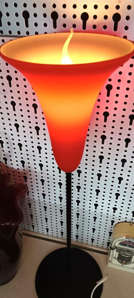 tafellamp -minimalistische rood/zwart vintage design (55cm), Huis en Inrichting, Lampen | Tafellampen, Gebruikt, 50 tot 75 cm