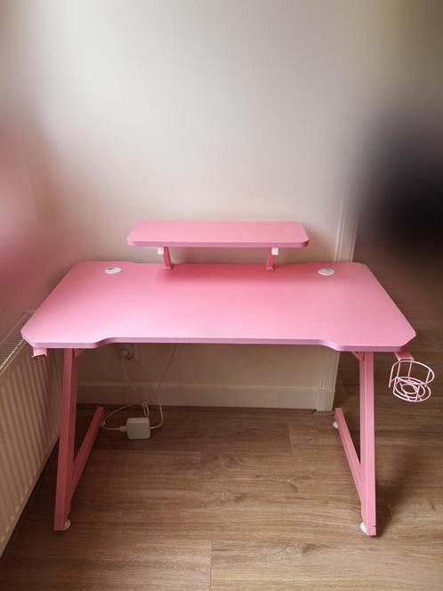 Pink Gaming Desk in Excellent Condition, Huis en Inrichting, Bureaus, Zo goed als nieuw, Bureau, Ophalen