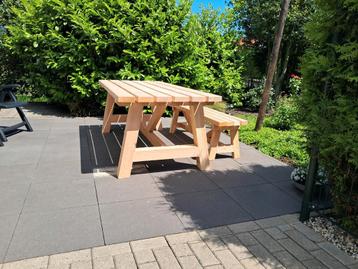 tuintafel van Douglashout  beschikbaar voor biedingen