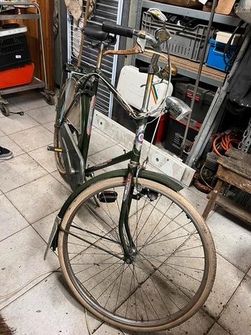 Retro fiets  60 mm frame 28 inch wielen te koop. 