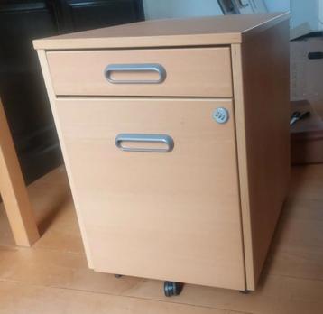 Beukenhouten Ladenblok op wieltjes + cijferslot  beschikbaar voor biedingen