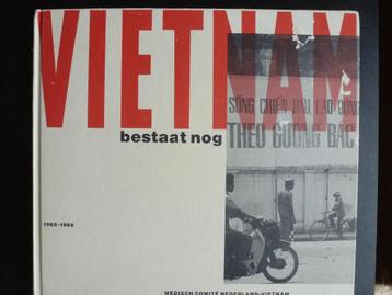 Vietnam bestaat nog. Foto boek 1968 - 1988 beschikbaar voor biedingen