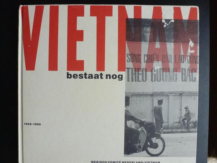 Vietnam bestaat nog. Foto boek 1968 - 1988, Boeken, Overige Boeken, Zo goed als nieuw, Verzenden