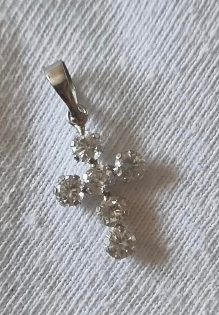 Witgouden kruisje met zirkonia steentjes, Met edelsteen, Wit, Ophalen of Verzenden, Zo goed als nieuw