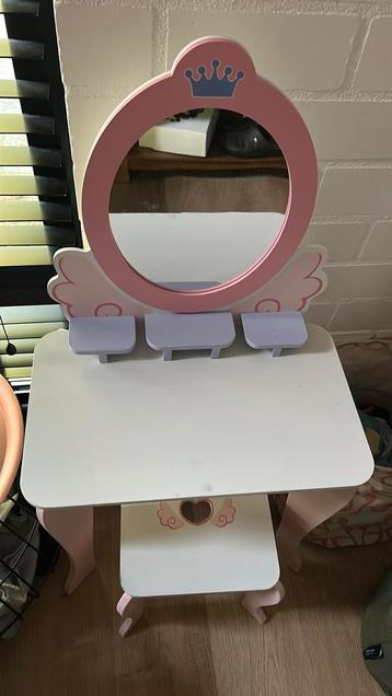 Kaptafel speelgoed beschikbaar voor biedingen