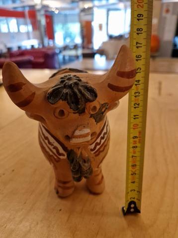 Terracotta Stier Beeldje beschikbaar voor biedingen
