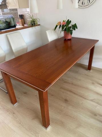 tafel, computerkast en dressoir met spiegel beschikbaar voor biedingen