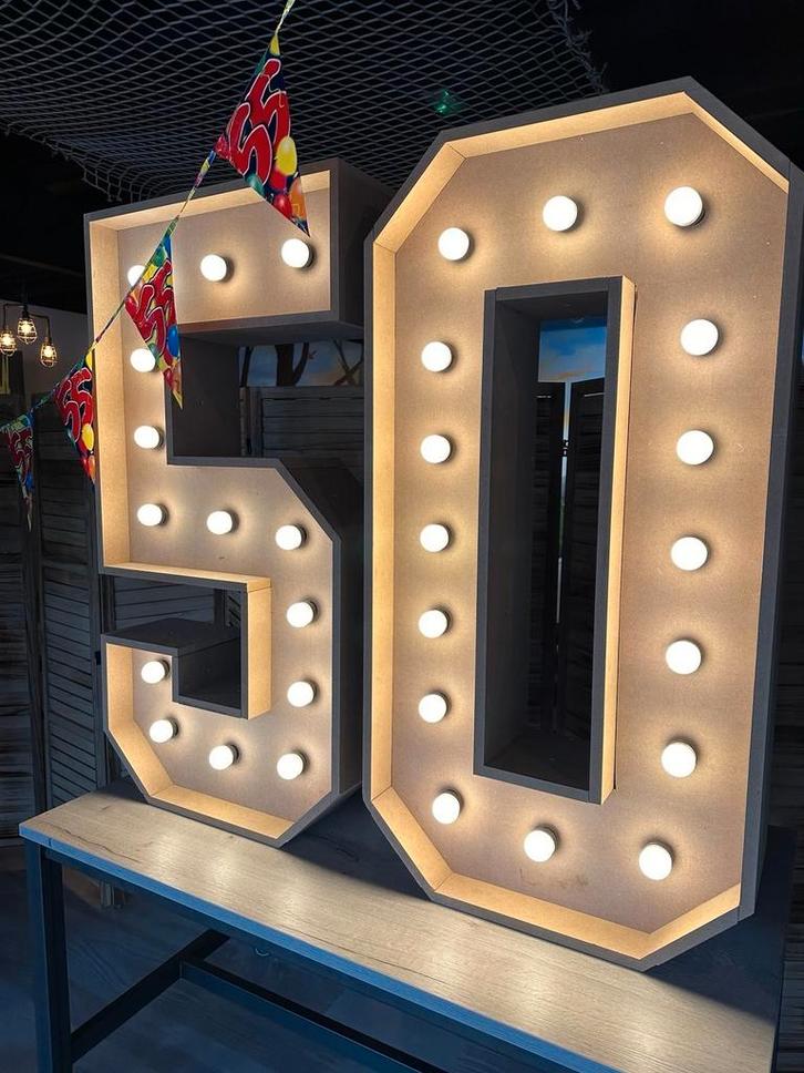 Grootste lichtcijfers van Nederland te huur #50, Hobby en Vrije tijd, Feestartikelen | Verhuur, Zo goed als nieuw, Verjaardag