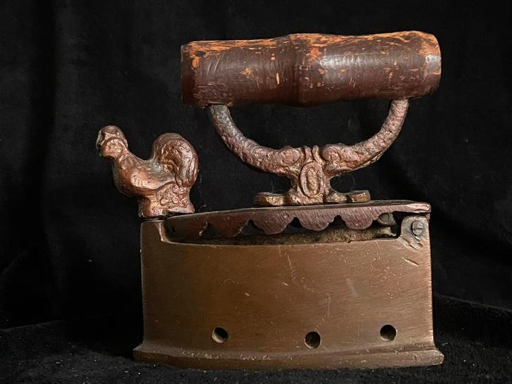 Antiek ijzeren strijkijzer., Antiek en Kunst, Antiek | Gereedschap en Instrumenten, Ophalen of Verzenden