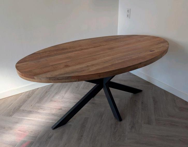 Ovale eettafel van mangohout met stalen X-poot - 180x100 cm, Huis en Inrichting, Tafels | Eettafels, Zo goed als nieuw, 50 tot 100 cm