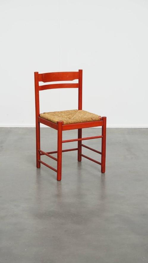 Leuke rode vintage houten jaren ’70 stoel met rieten zitting, Huis en Inrichting, Stoelen, Gebruikt, Eén, Hout, Riet of Rotan