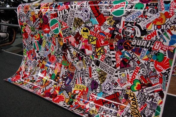 Stickerbomb Stickerbomber WRAP van de rol 152cm breed!, Auto diversen, Autostickers, Ophalen of Verzenden