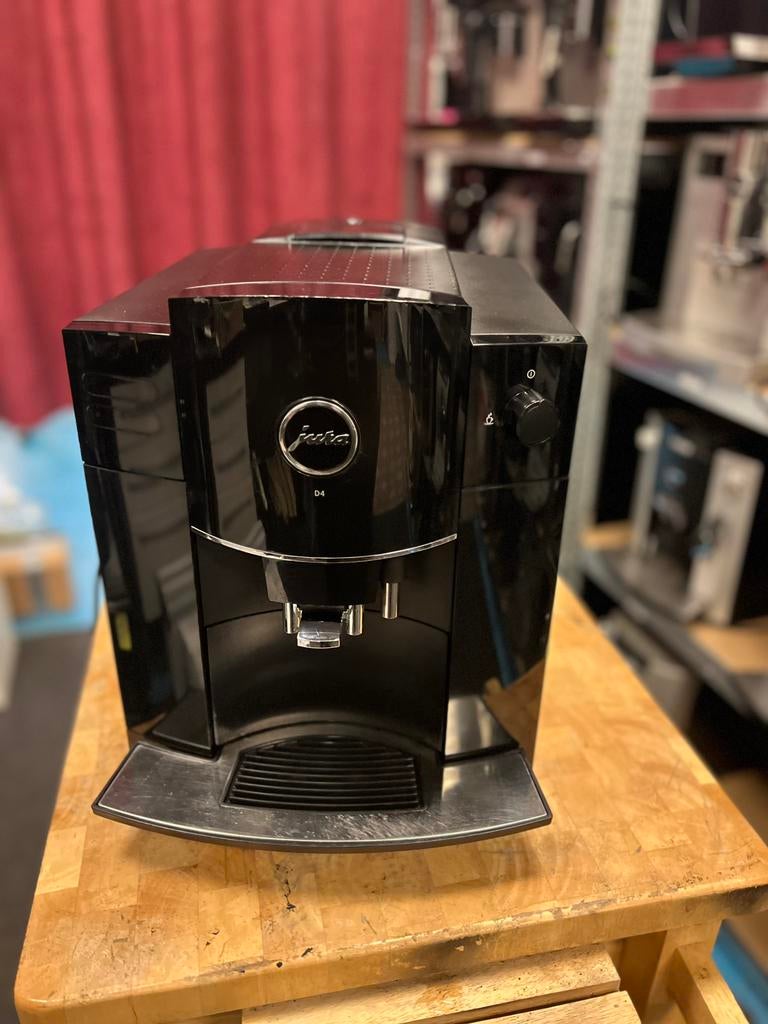 Jura d 4, Witgoed en Apparatuur, Koffiezetapparaten, Zo goed als nieuw, Gemalen koffie, Koffiebonen, Koffiemachine, 10 kopjes of meer